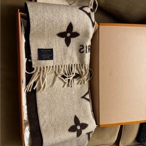 Louis Vuitton Cream and Brown Cashmere Gradient Scarf